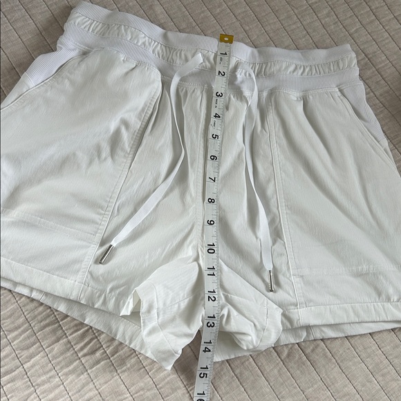 Lululemon dance studio white high rise lined casual shorts 6 - Picture 4 of 14